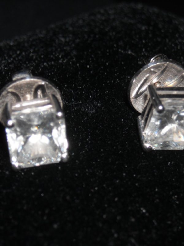 diamond-earrings